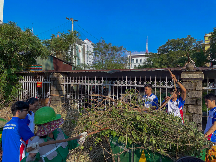 Tại trường Đại học Khoa Học